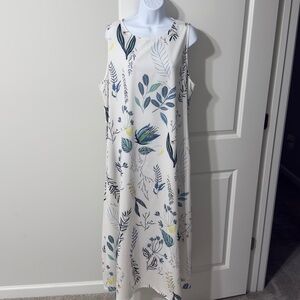Sleeveless Women’s Maxi Dress White With Floral Pattern Size XXL With Pockets